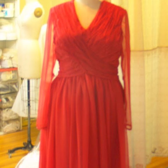 Meet your Posher, Lora at Van Lear Custom Couture - Picture 6 of 7
